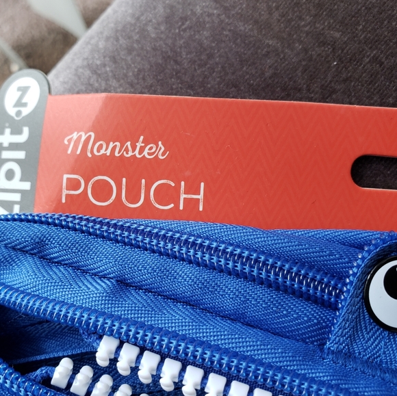 ZIPIT Monster Pencil Case Holds Up to 30 Pens, Machine Washable - Picture 9 of 10